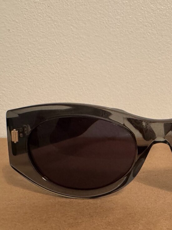 Authentic Fendi FE40125I 95N Sunglasses main image 10